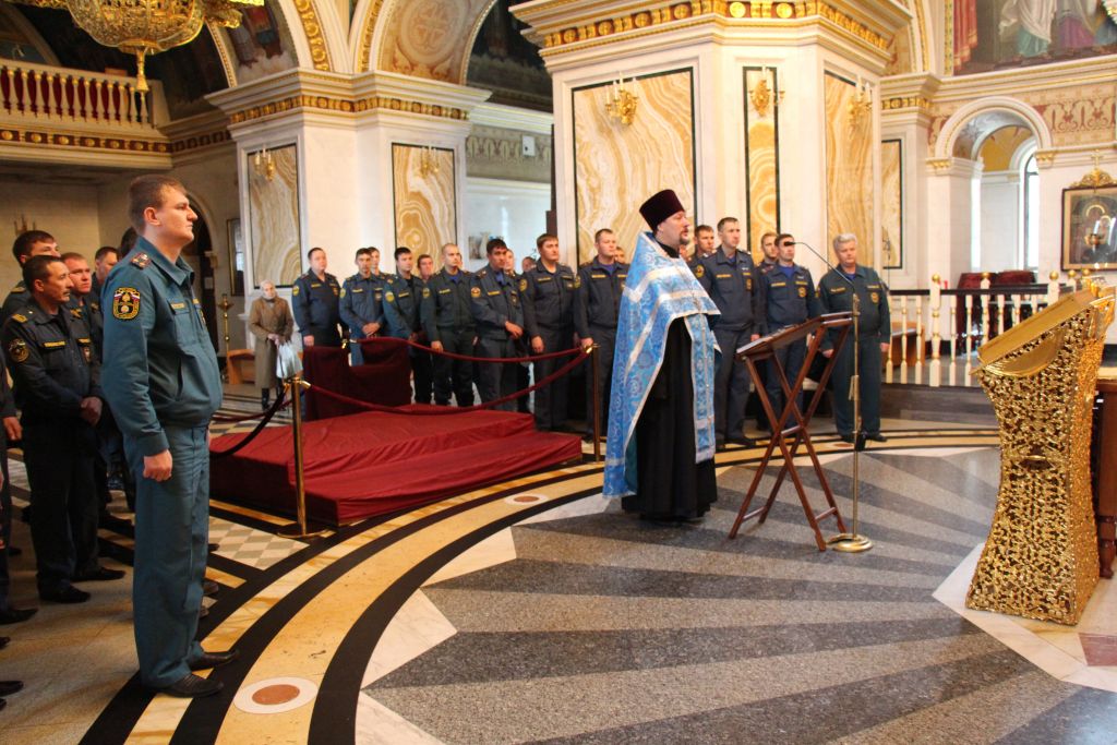 Спасатели приняли участие в молебне в честь иконы Божией Матери «Неопалимая Купина»