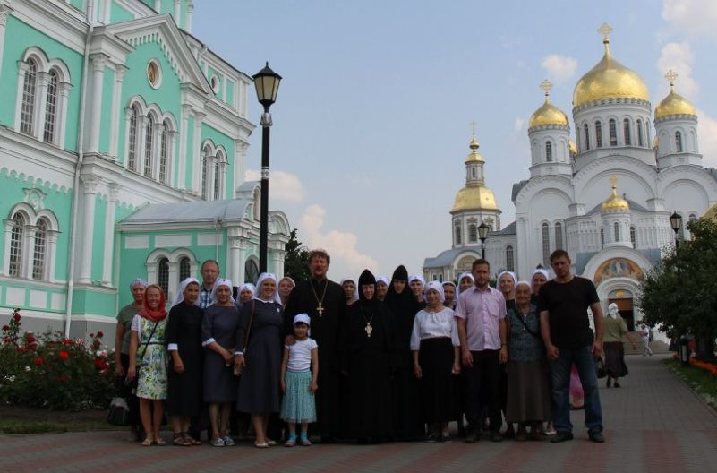Елисаветинское сестричество милосердия посетило Дивеево и г. Арзамас