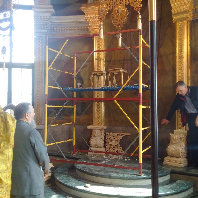 Митрополит Никон встретился с реставраторами каф.собора Рождества Богородицы