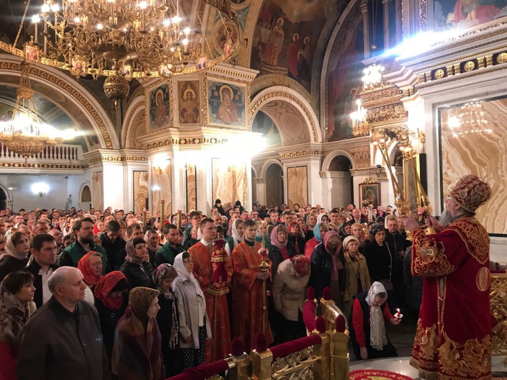 Митрополит Никон возглавил богослужение Святой Пасхи