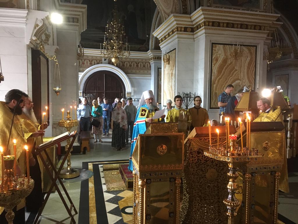 Митр.Никон возглавил акафисты в честь ик.Б.М. «Утоли моя печали» и мч.Иоанну Воину