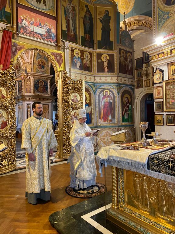 Служение митрополита Никона в Великую Субботу