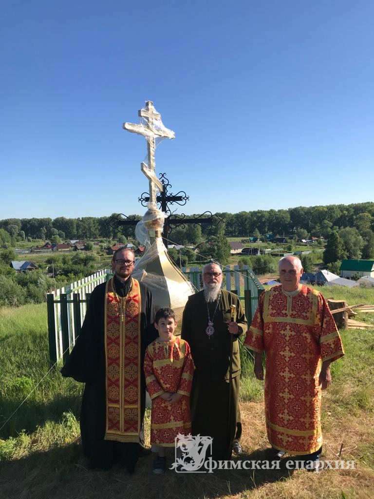 Митр.Никон освятил крест и купол для храма в с. Вострецово