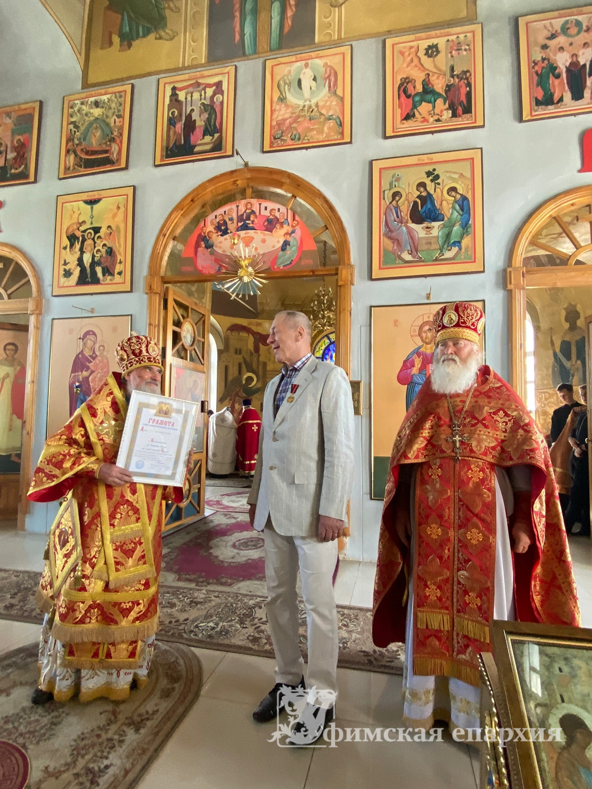 Служение митр.Никона в праздник Перенесения мощей святителя Николая Чудотворца: фото 15