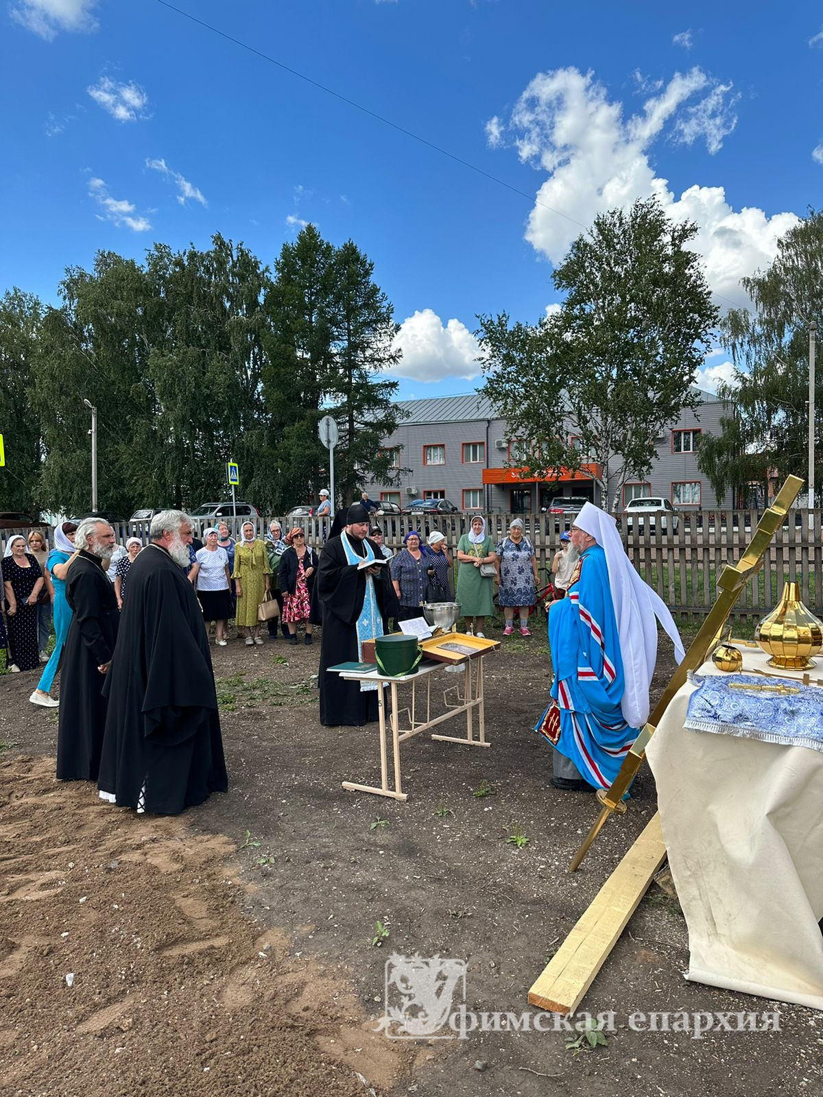 Митр.Никон освятил кресты и купола для храма с. Октябрьское: фото 1