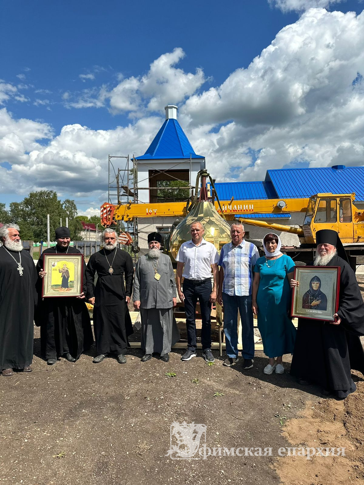 Митр.Никон освятил кресты и купола для храма с. Октябрьское: фото 4