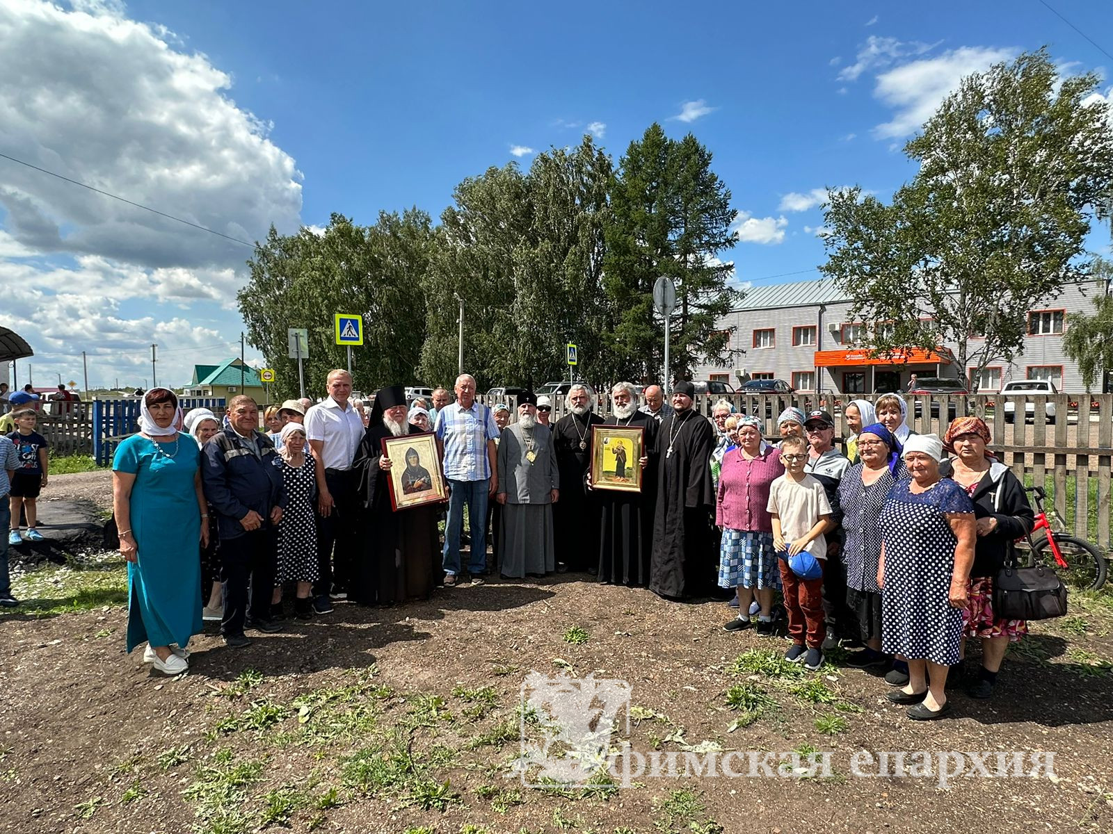 Митр.Никон освятил кресты и купола для храма с. Октябрьское: фото 3