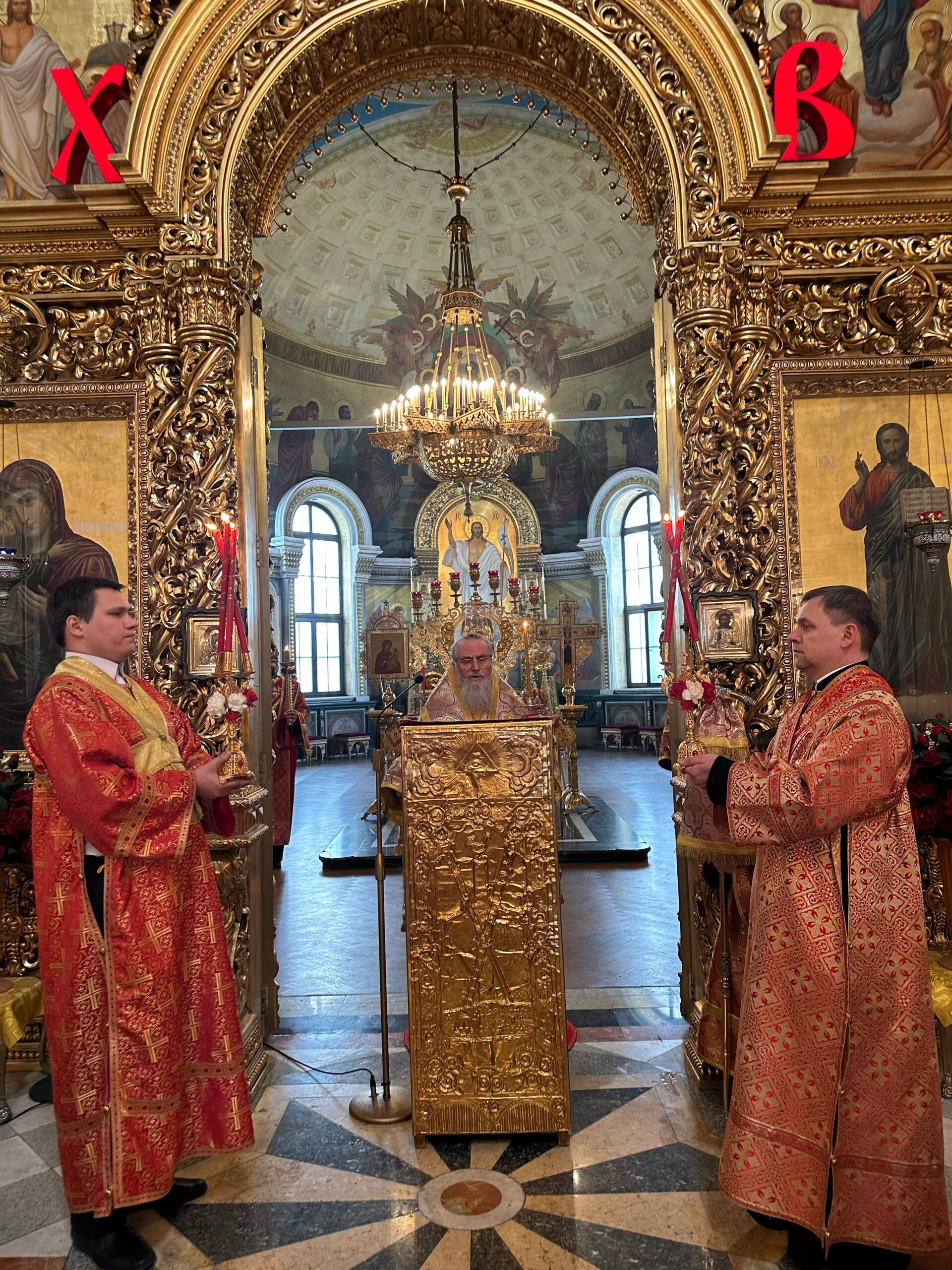 В Уфе встретили Благодатный огонь с Гроба Господня: фото 5