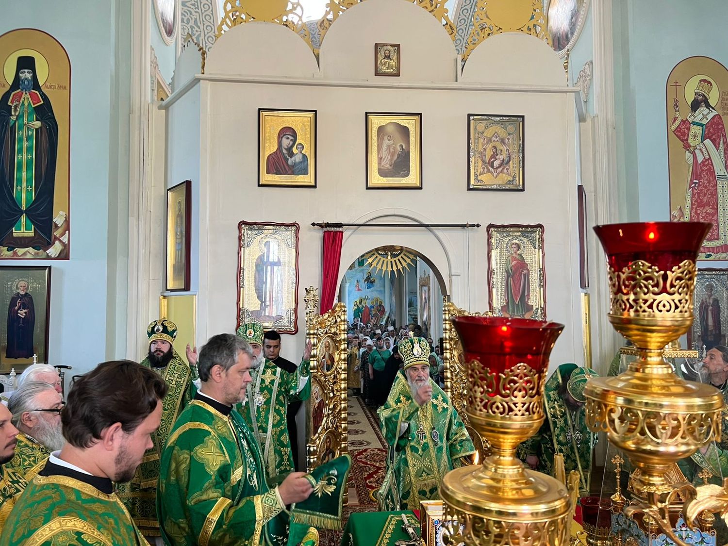 Архиерейское богослужение в День Святого Духа: фото 13