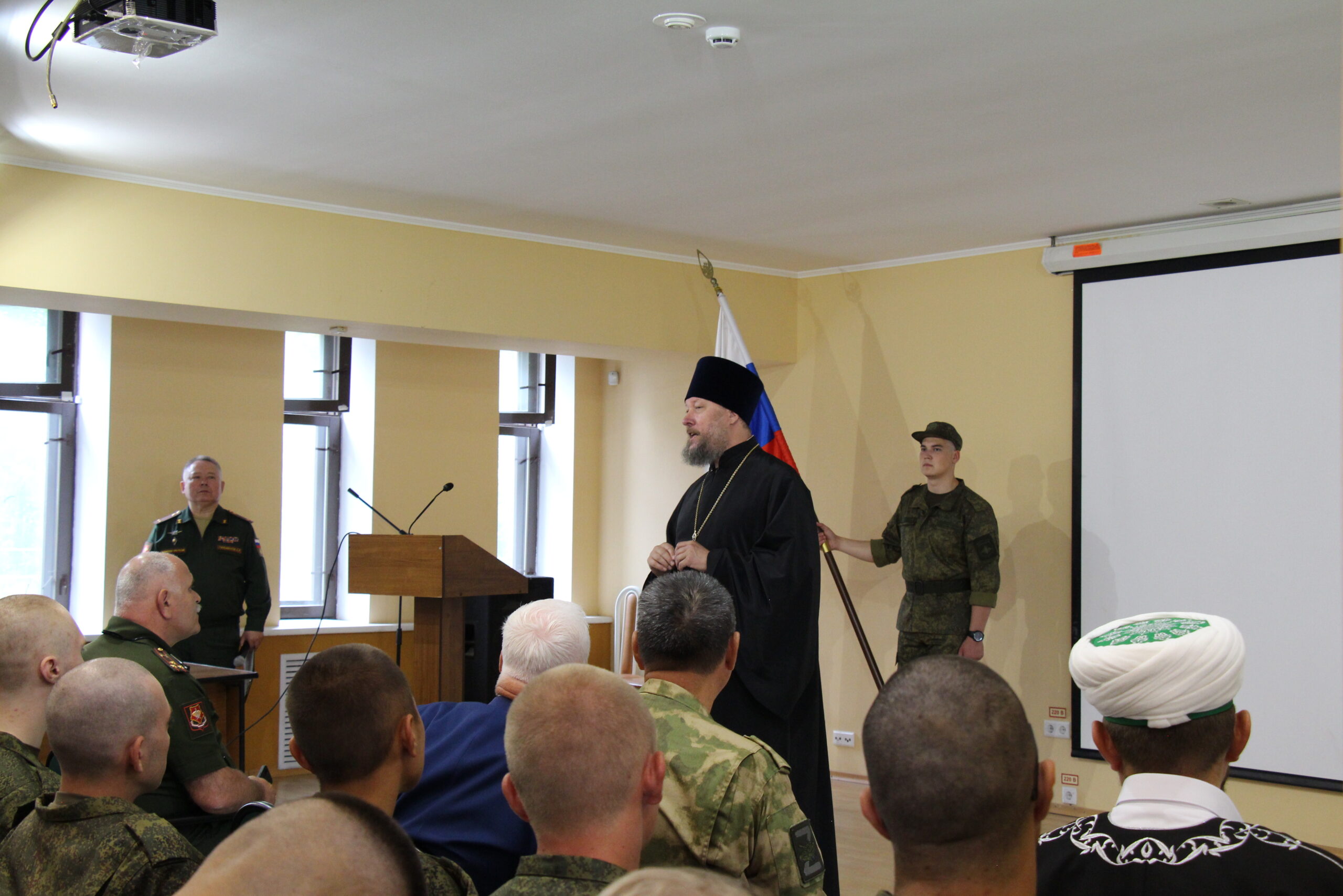 Священник напутствовал призывников