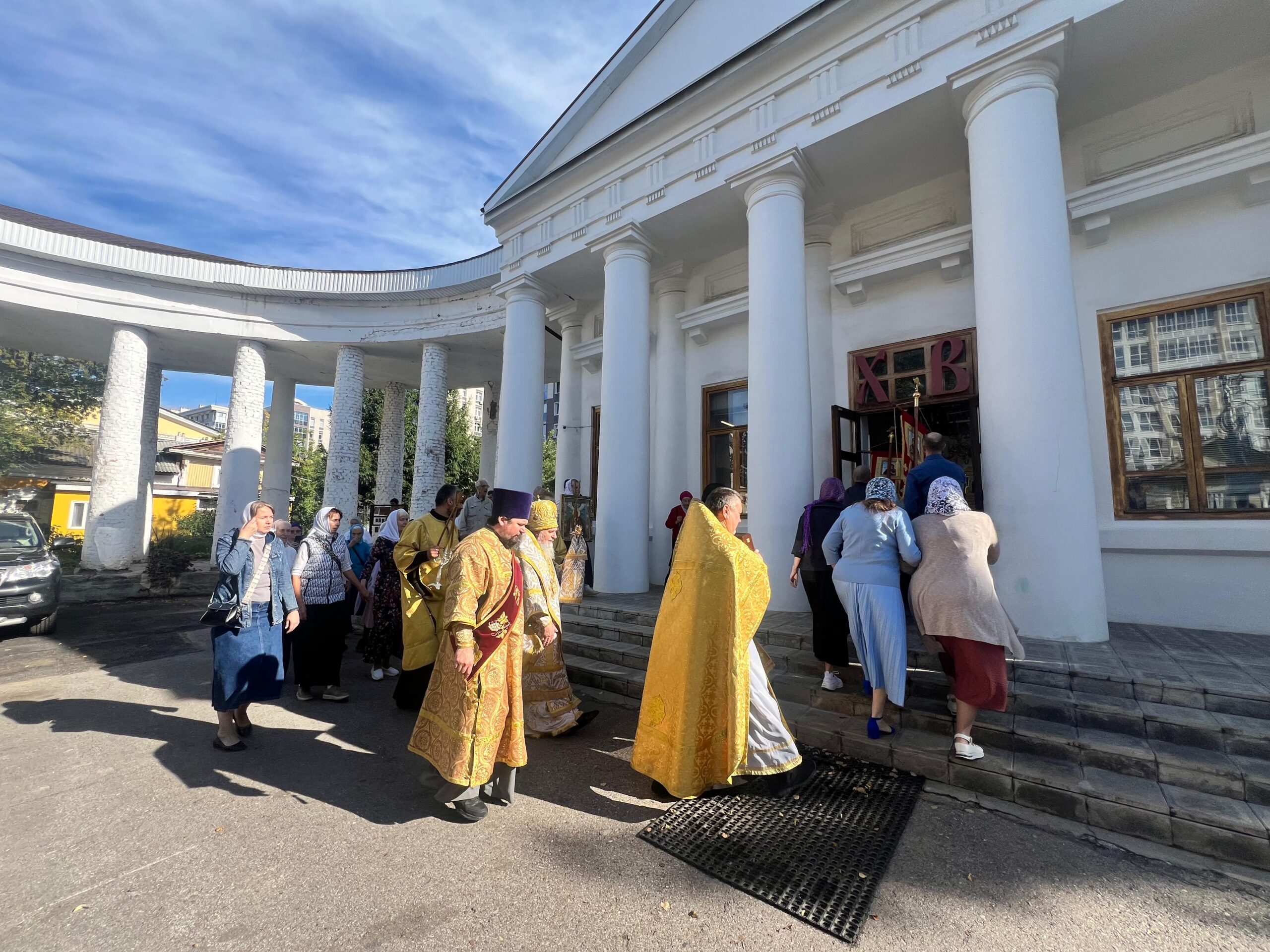 Митрополит Никон возглавил престольный праздник Спасского храма Уфы: фото 13