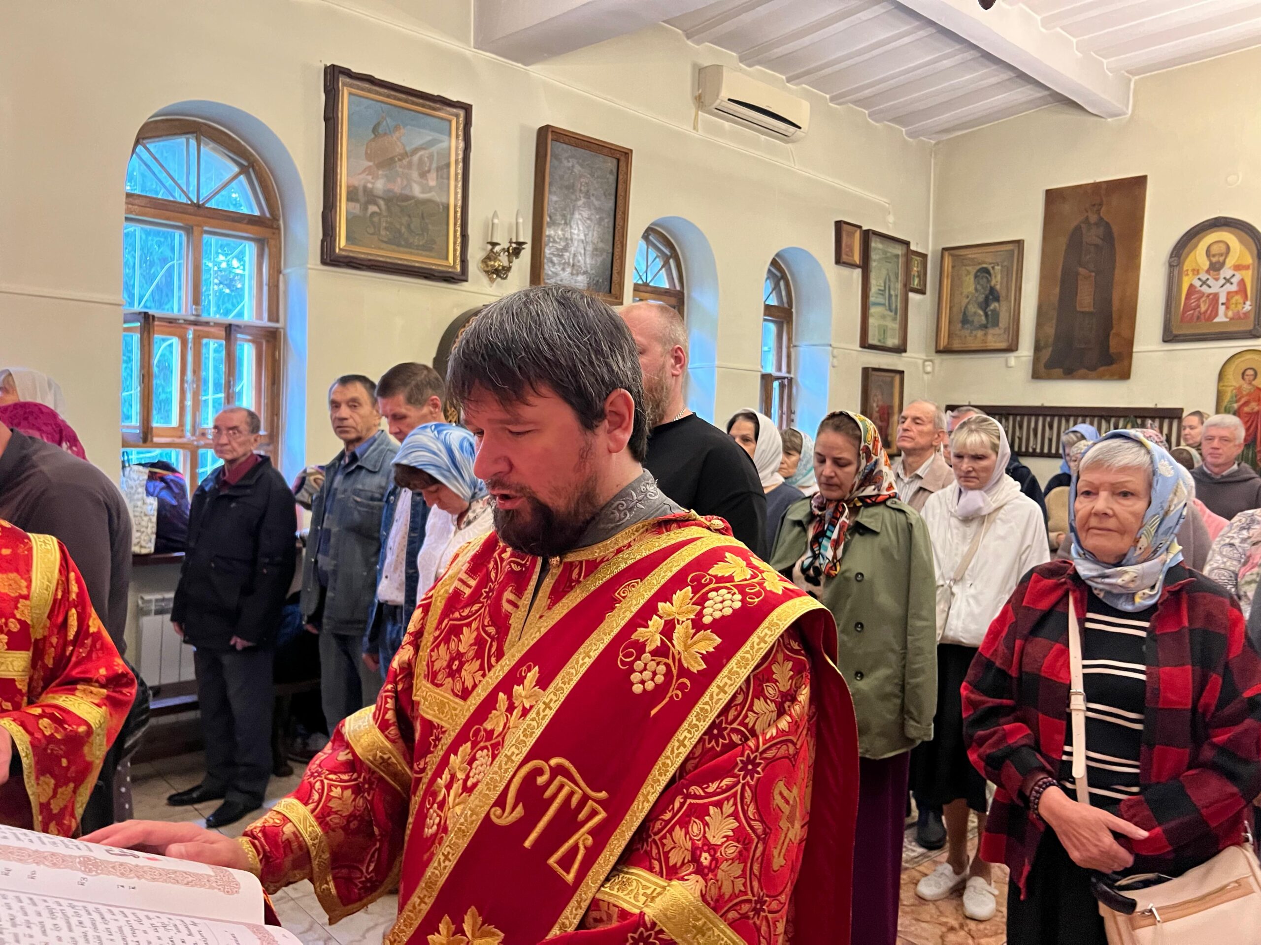 Митрополит Никон возглавил престольный праздник Пантелеимоновского храма г. Уфы: фото 2