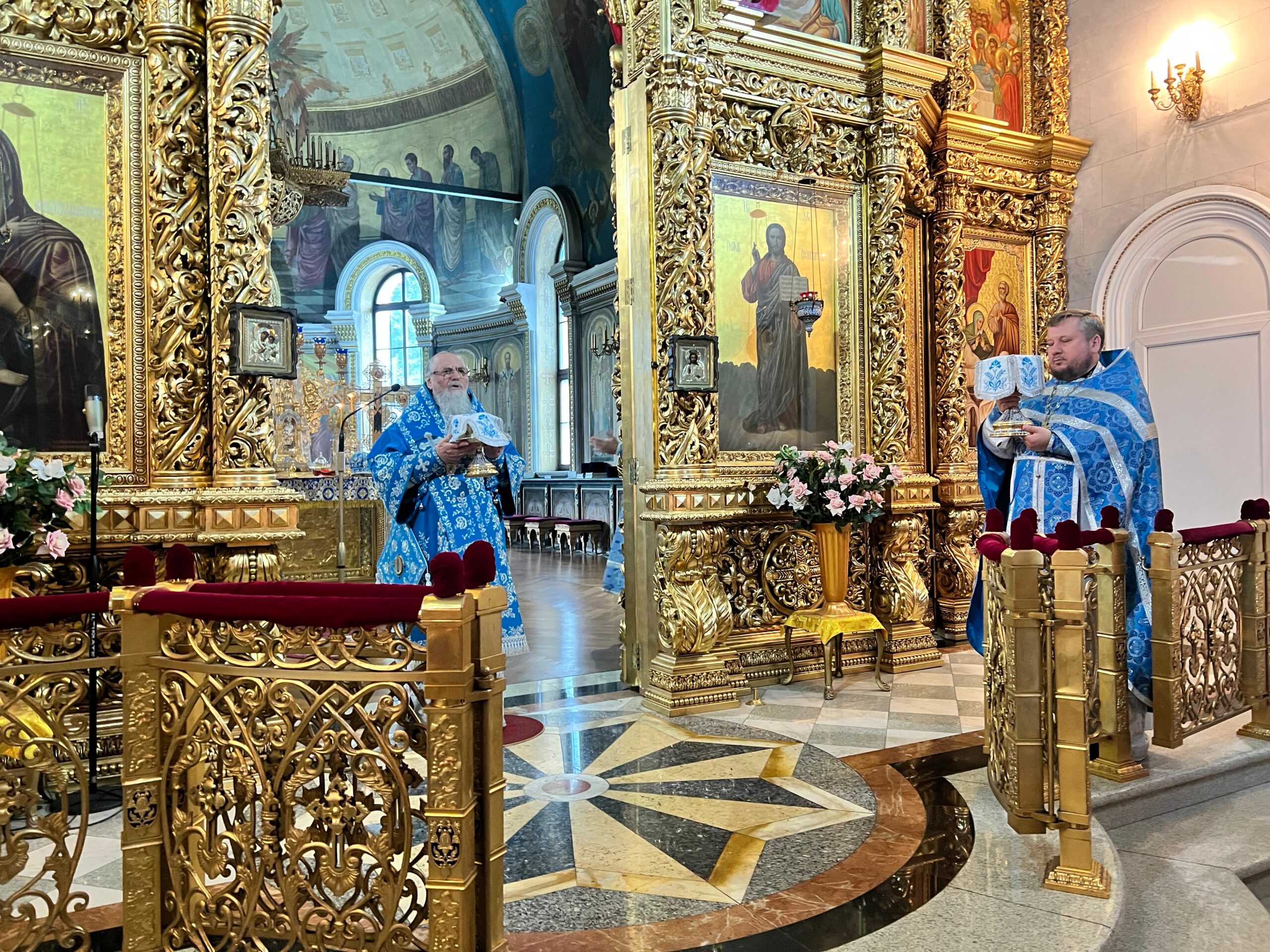 Служение митрополита Никона в праздник Успения Пресвятой Богородицы: фото 1